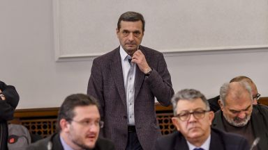 На протеста няма никакви искания в раздела в който ние