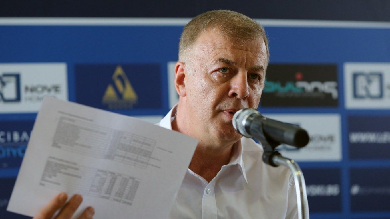 В „Левски“ затрупани с предложения за нов треньор, Сираков каза какво търси
