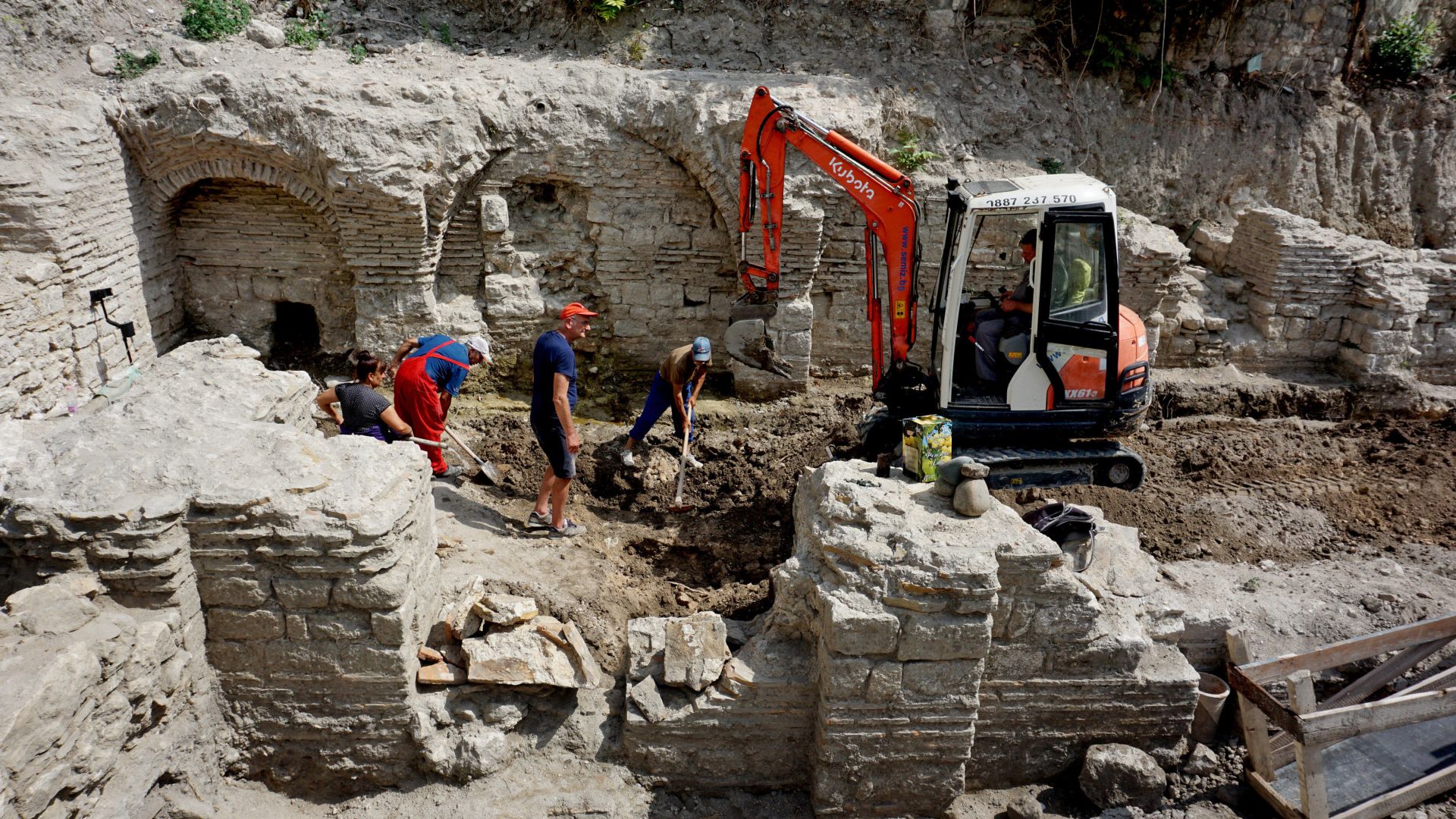 Късноантична баня от 5 6 век след Христа бе разкрита при