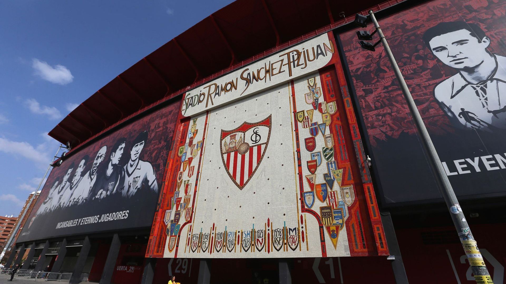 С украсени улици и "тихо" дерби, испанският футбол се завръща след 92 дни