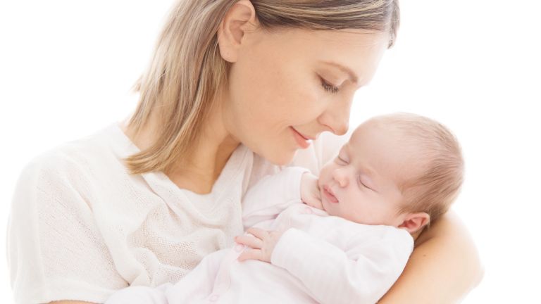 Книга събира вдъхновяващи истории от родилната зала