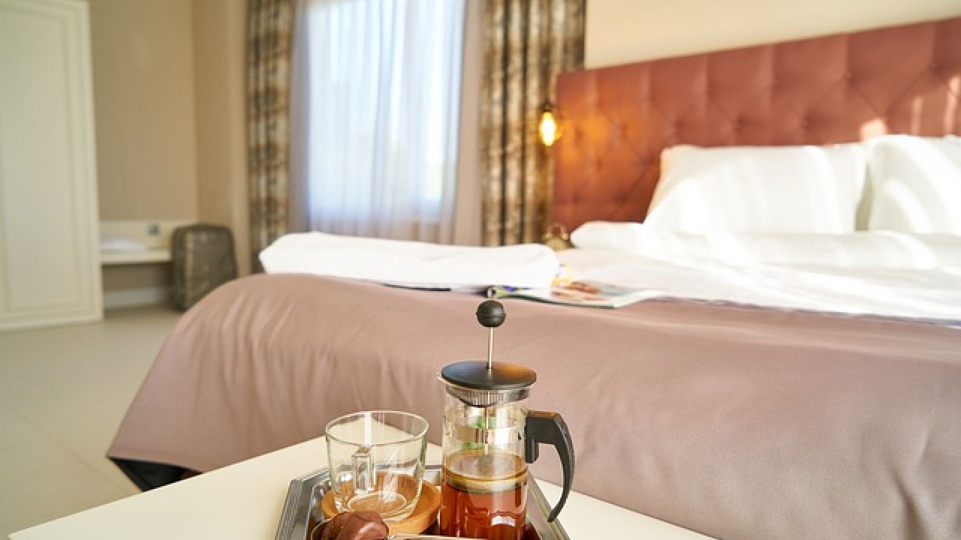 Представете си че след дълъг и изморителен ден в чужбина