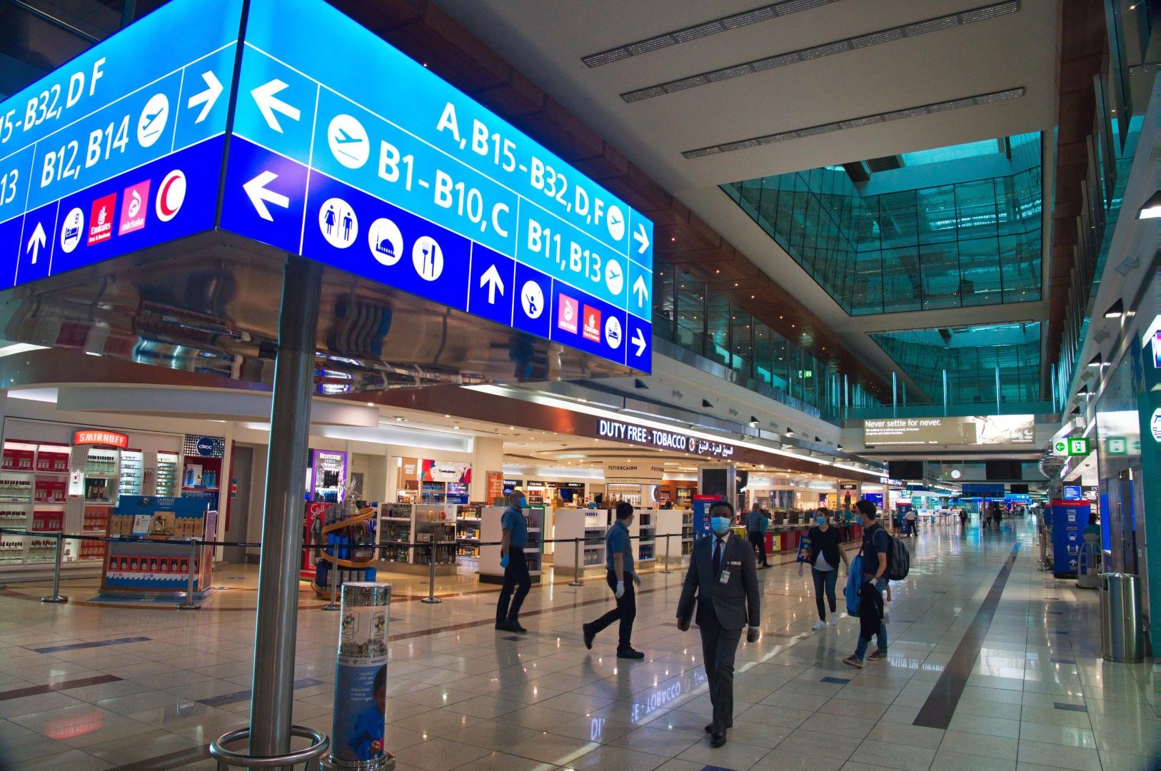 Обикновено пълните салони на летището в Дубай, сега (на 10 юни) са празни