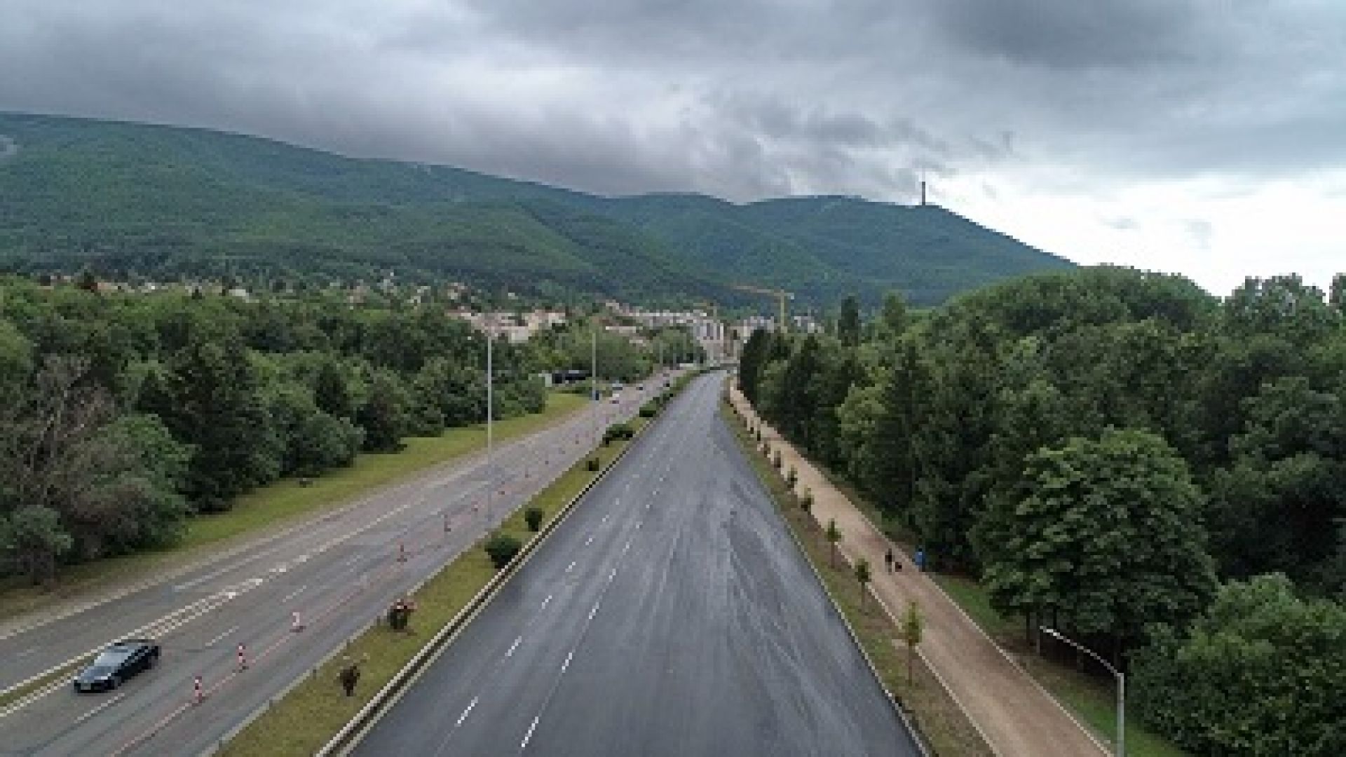 Вече е отворено за движение обновеното пътно платно на бул