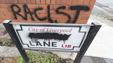 Изцапаха с боя името на улица в Ливърпул, защото я свързаха с расизъм