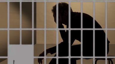 Роднини на негови последователи твърдят че след като е бил