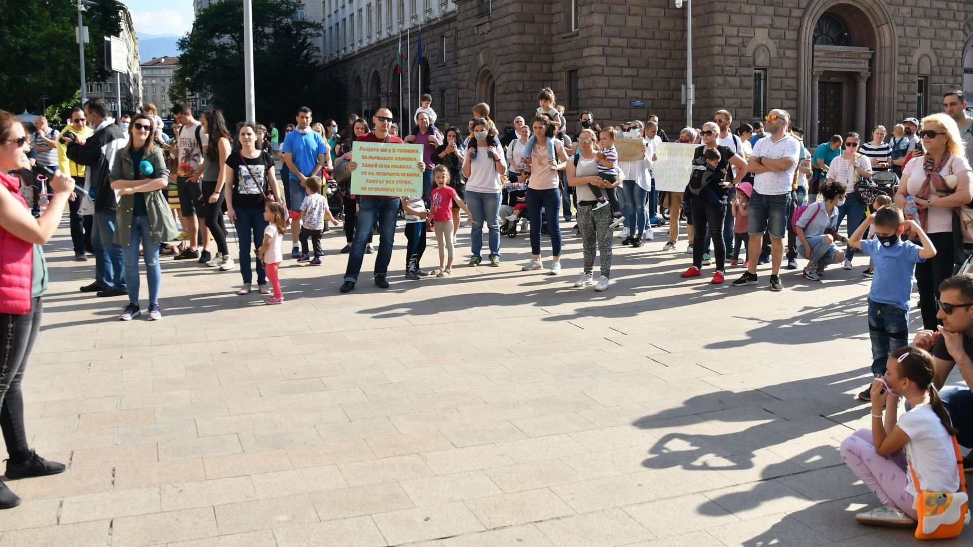Родители на протест заради липсата на места в детските градини в София