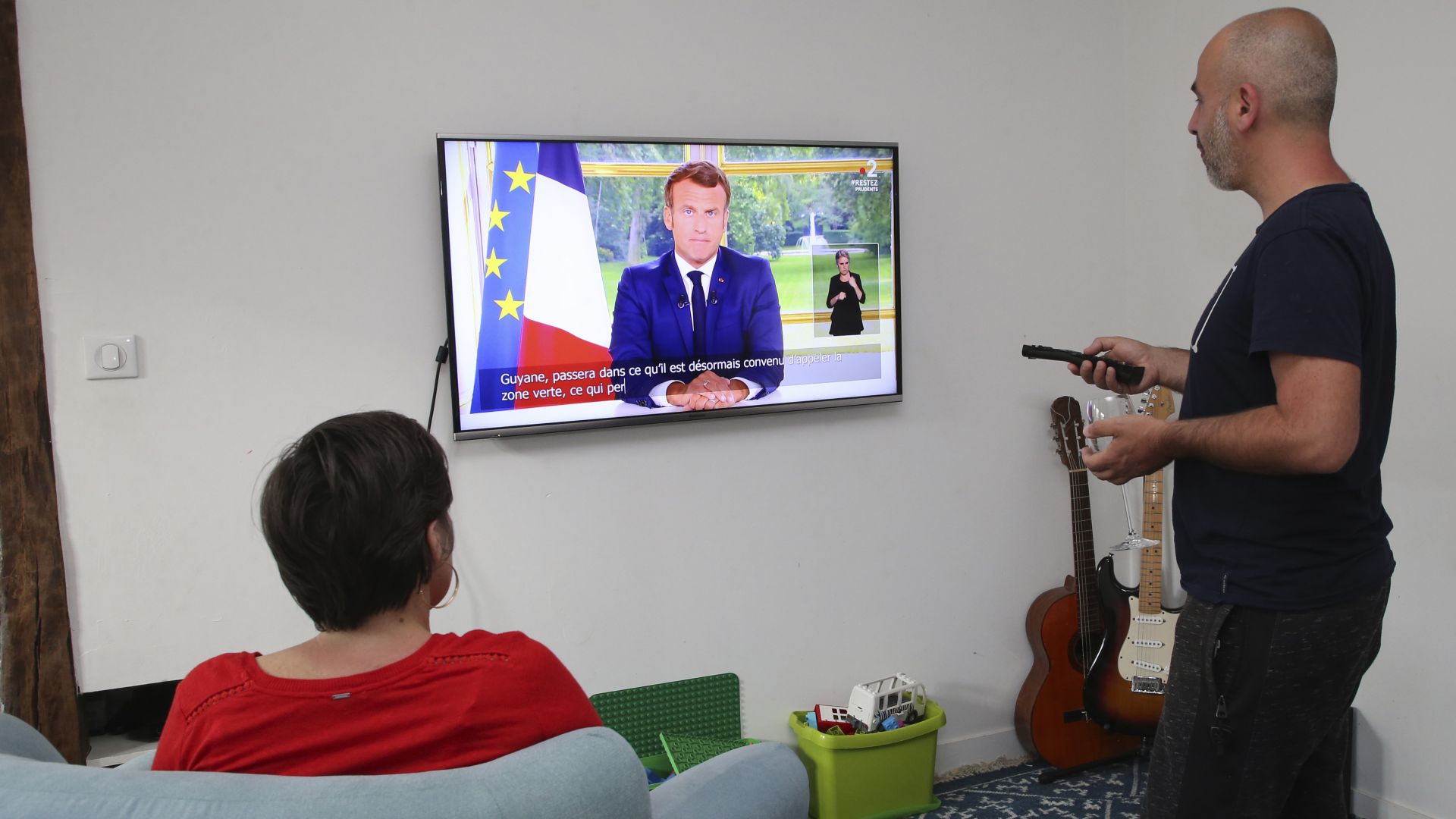 Френският президент Еманюел Макрон обяви днес отпадането на още ограничения