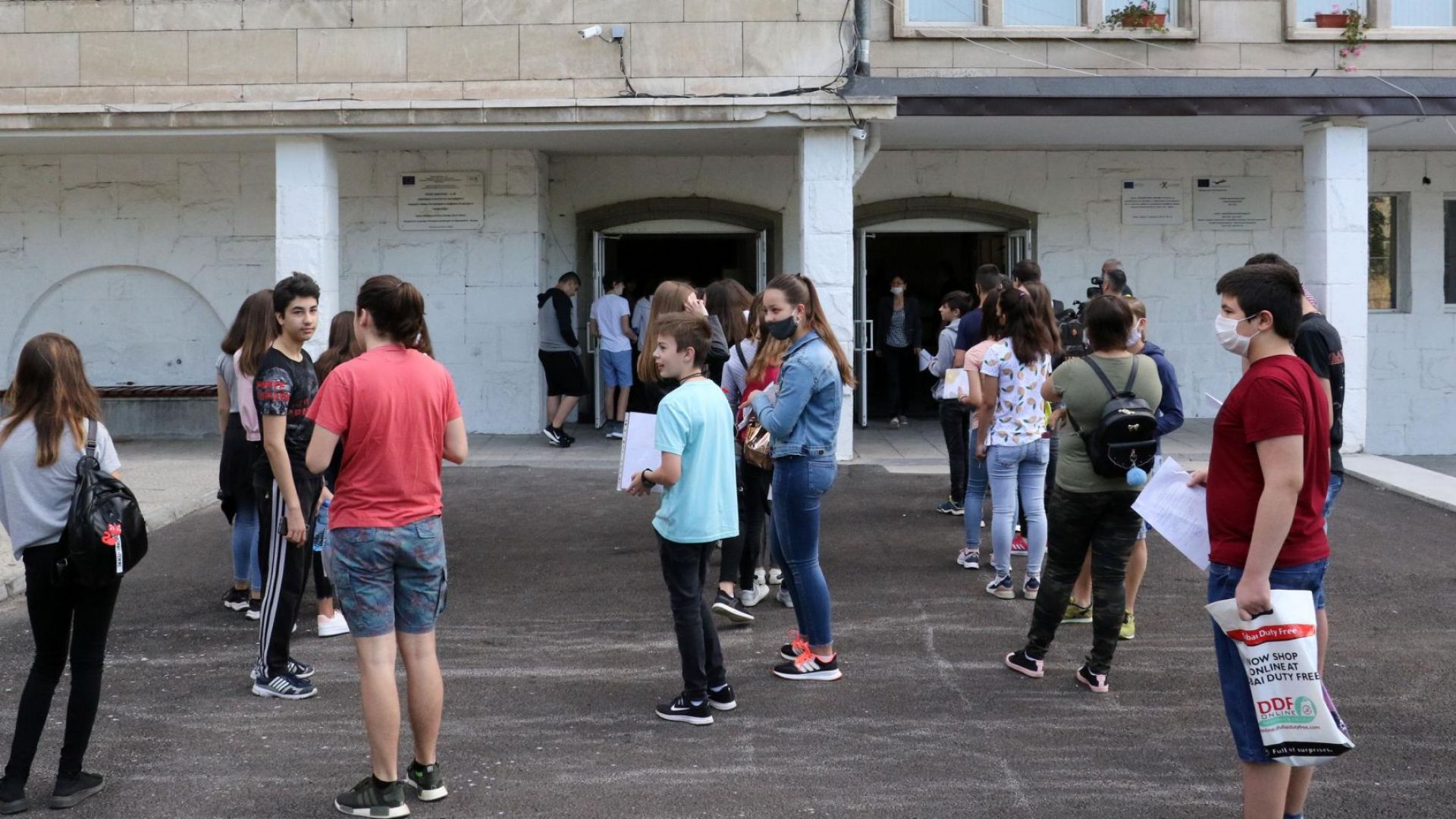 Задача с много неизвестни на Братя Мормареви е творбата която