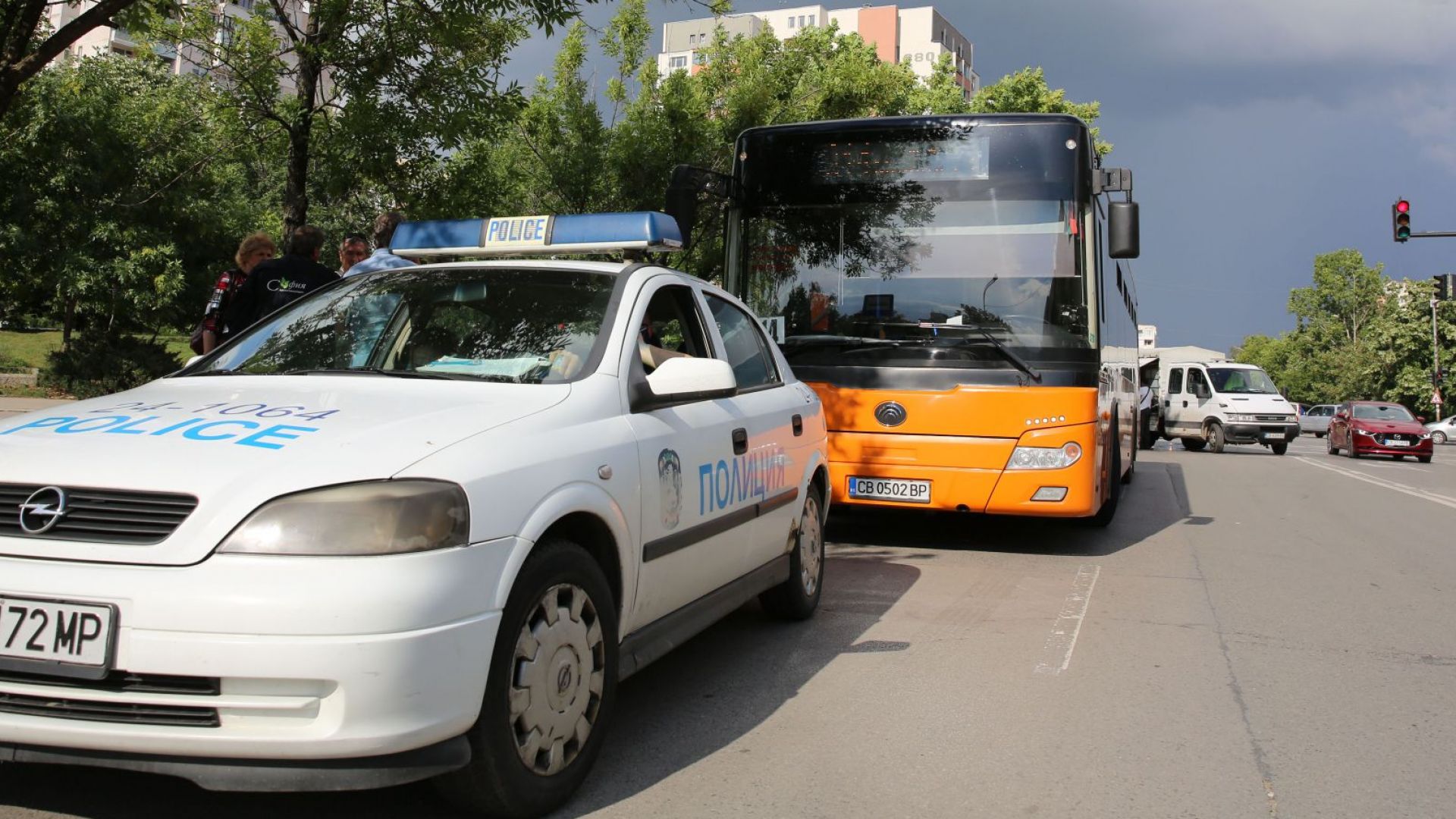 Автобус на градския транспорт блъсна дете с тротинетка в София