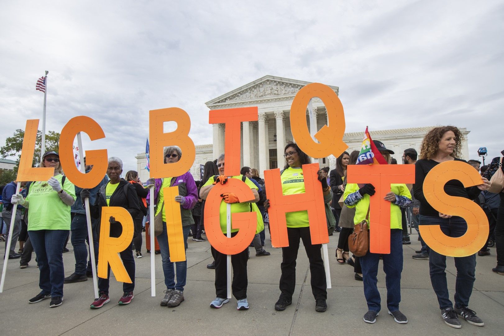 Представители насексуалните малцинства протестират пред сградата на Върховния съд на САЩ във Вашингтон (снимка от 8 октомври 2019 г.)