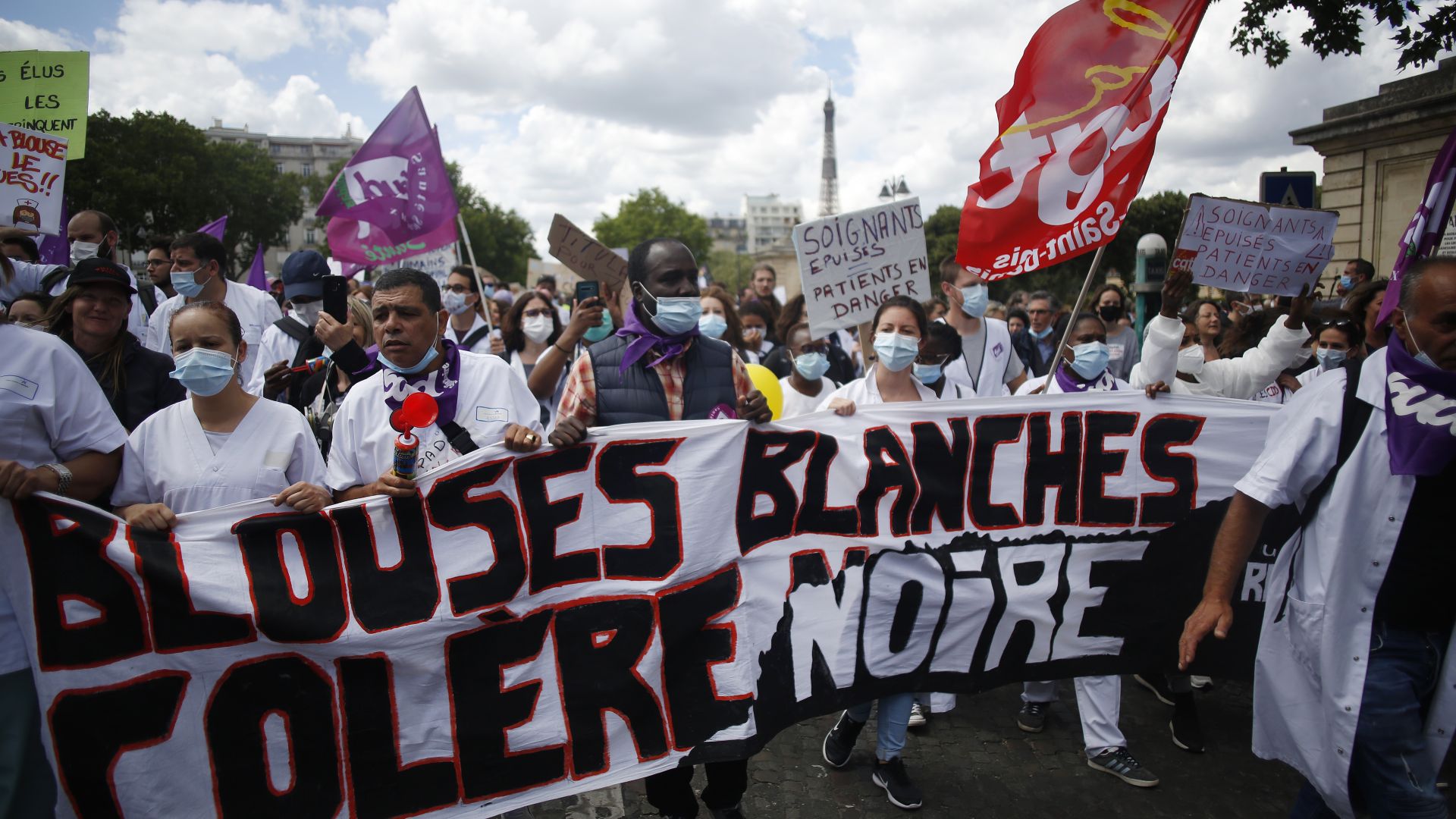 Хиляди здравни работници във Франция излязоха на протест срещу тежките
