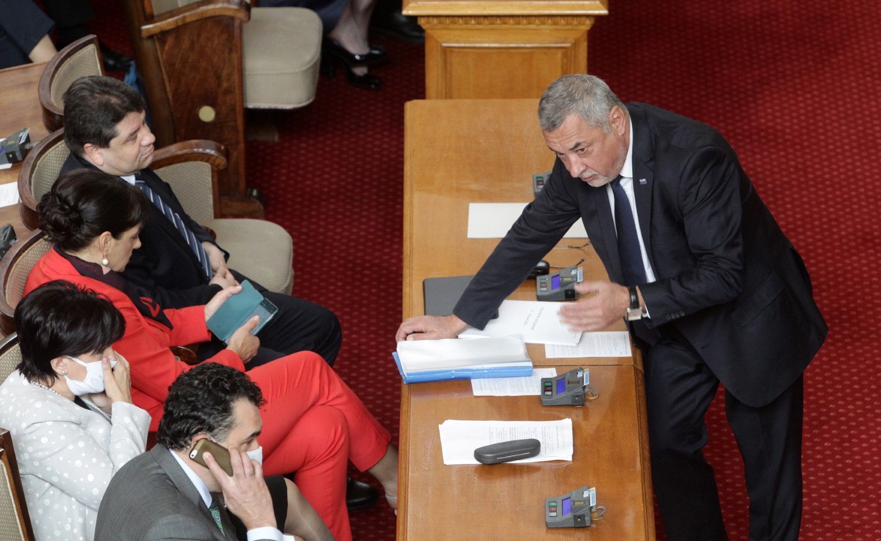 Депутатите не приеха предложението на Валери Симеонов, който предложи сериозно редуциране на местата за предлагане на хазартни игриотх