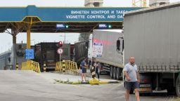 Авариен ремонт променя движението в участък от Дунав мост при Русе