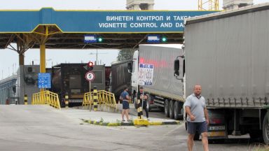 Авариен ремонт променя движението в участък от Дунав мост при Русе