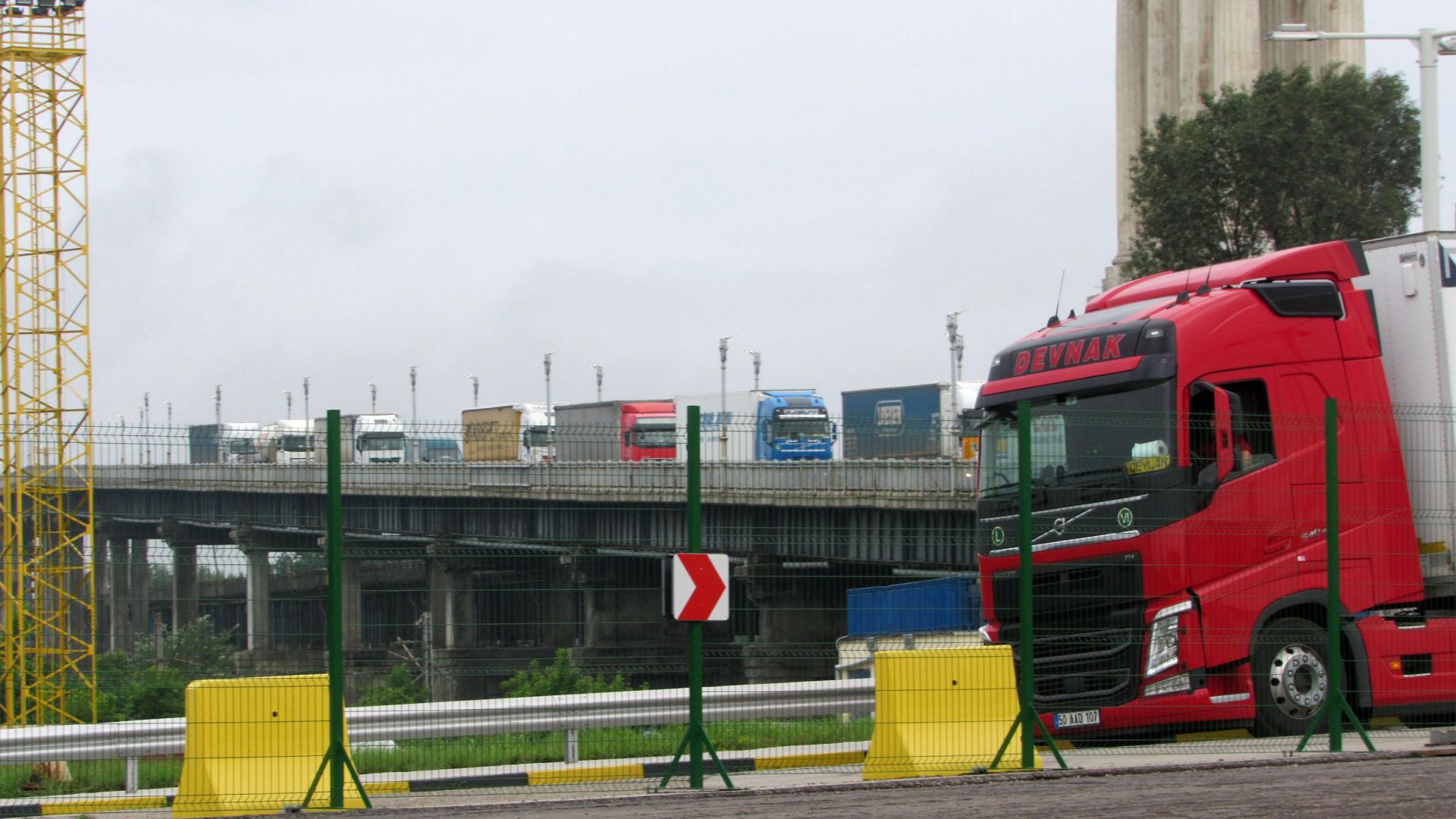 Пътуващи към "Дунав мост" камиони ще изчакват в други области в страната