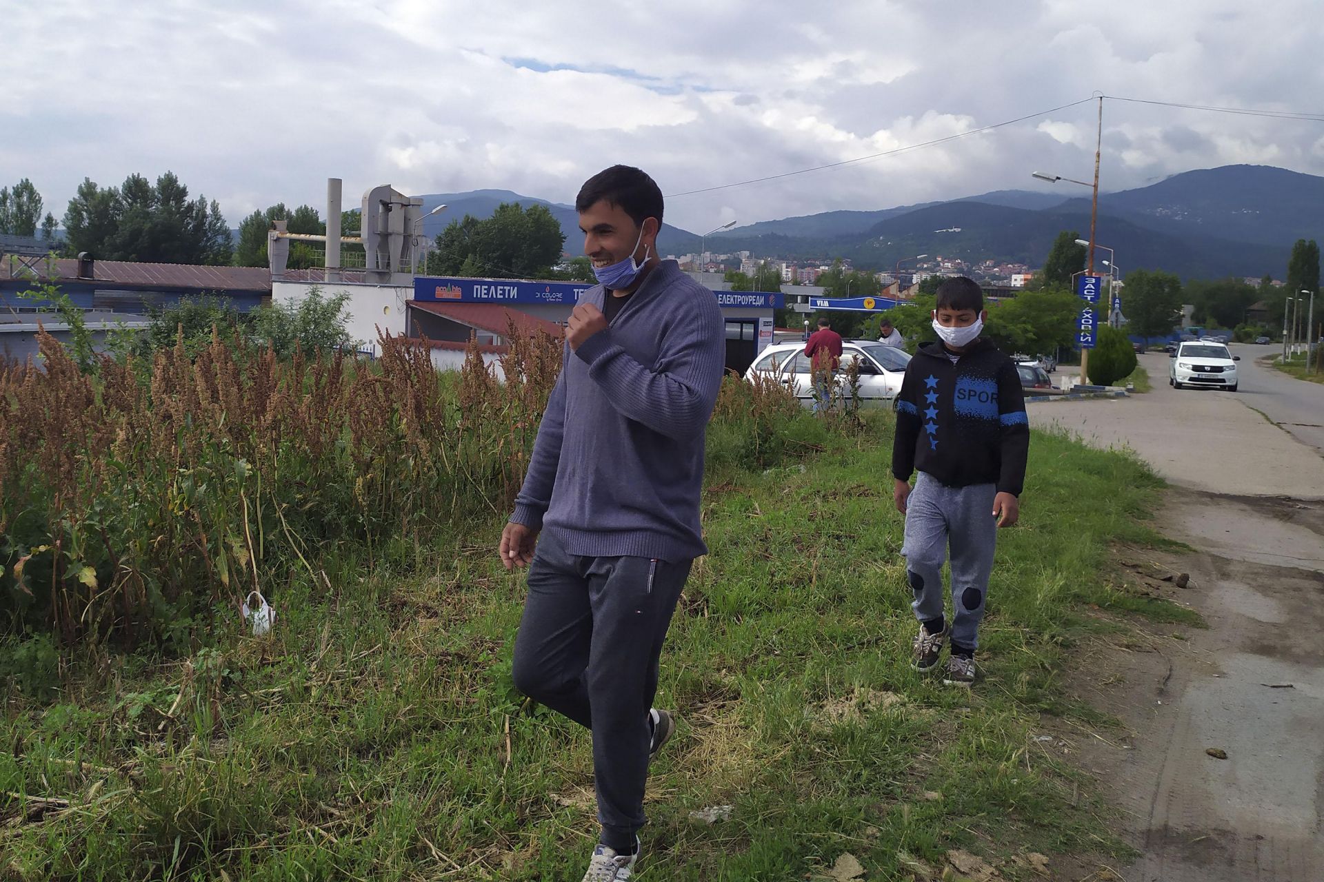Ромите са с маски, за да се предпазят от коронавирус
