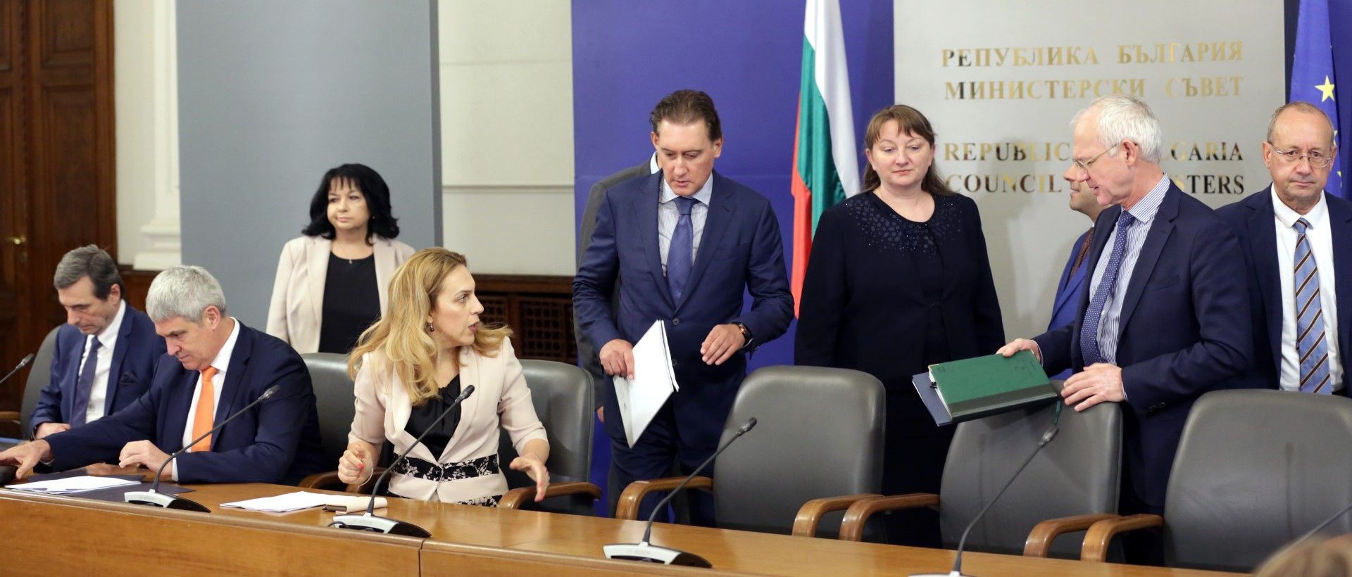 Вицепремиерът и министър на туризма Марияна Николова проведе извънредно онлайн заседание на Националния съвет за тристранно сътрудничество (снимка архив)