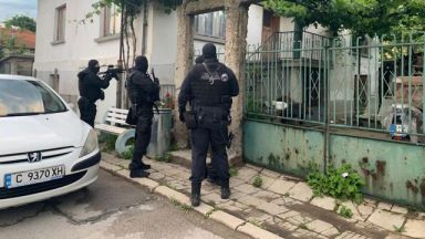 Има задържани при спецоперация на прокуратурата за кражби, извършени в Италия (снимки/видео)