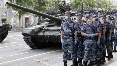 В Москва се проведе репетиция за отложения военен парад за Деня на победата (снимки)