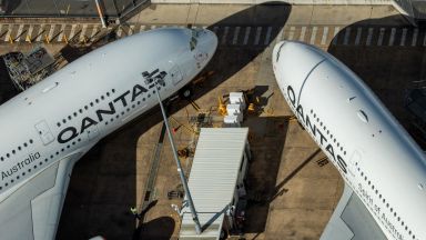 Qantas отмени международните си полети до октомври
