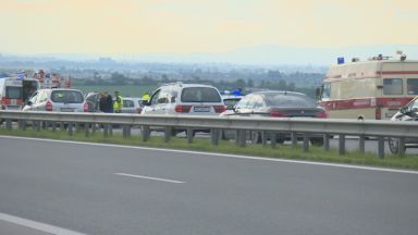 Трима души пострадаха при катастрофа на магистрала Тракия на 46 ия