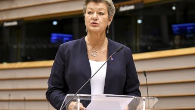 Еврокомисарят по вътрешните работи поиска решение за приемане на страната ни в Шенген