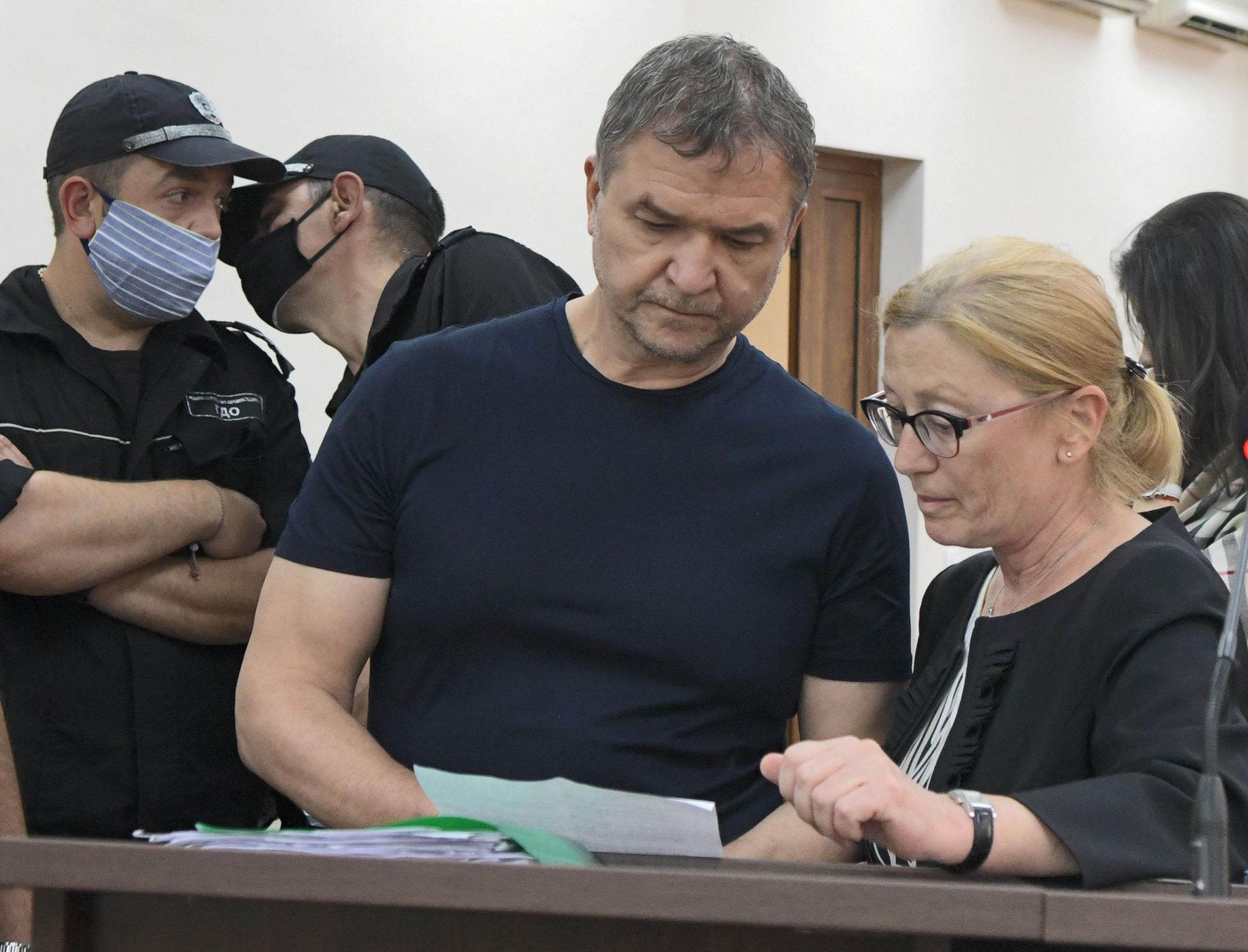 Пламен Бобоков в съда с адвокатката си Ина Лулчева