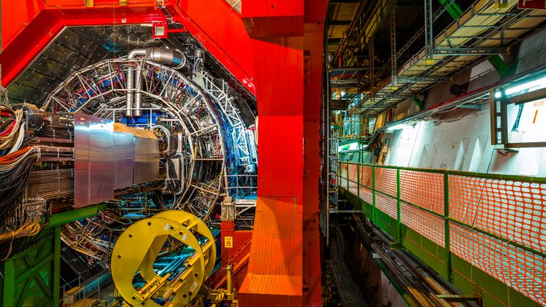Фабрика за Хигс бозони в ЦЕРН разработва нова физика с немислима енергия на сблъсъците