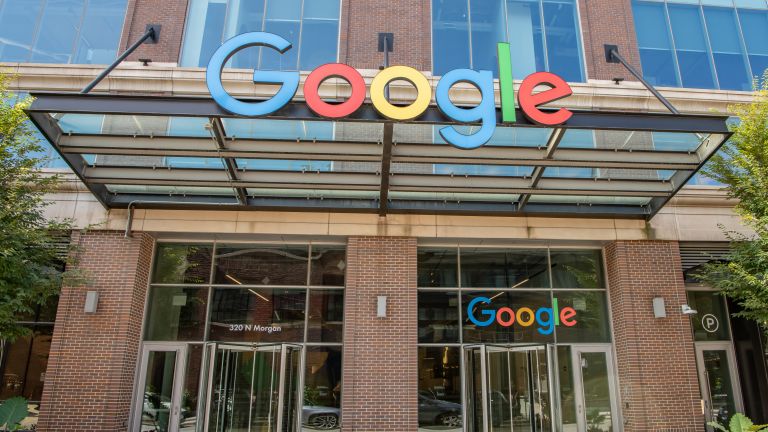 Google връща служителите си в офисите