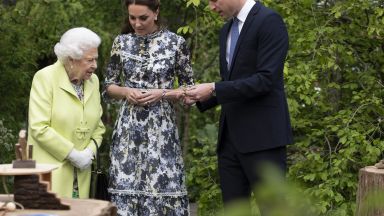 Кралица Елизабет II, принц Уилям и Кейт с послание към британския бизнес