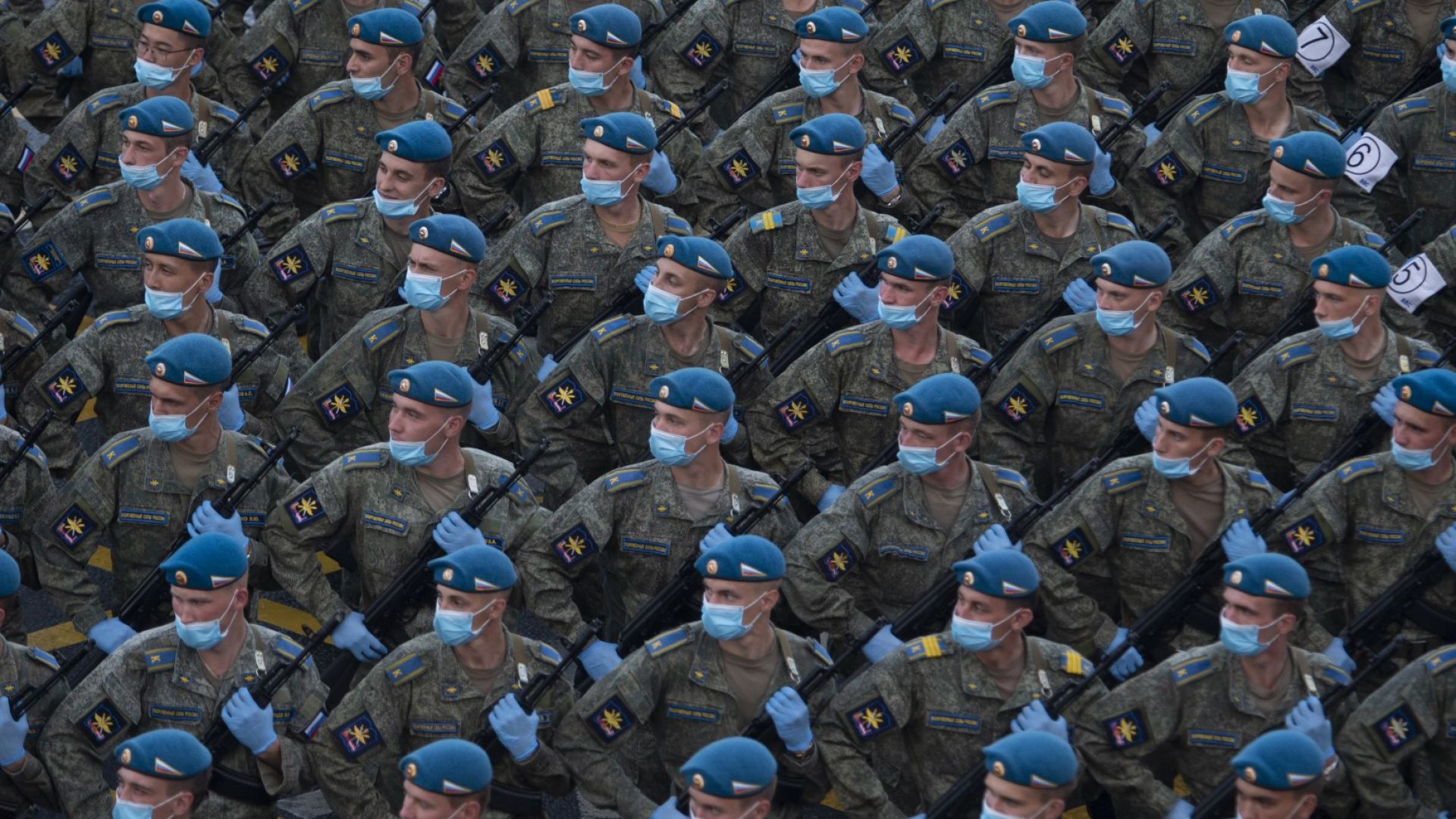 Руската армия отново репетира Парад на победата (снимки)