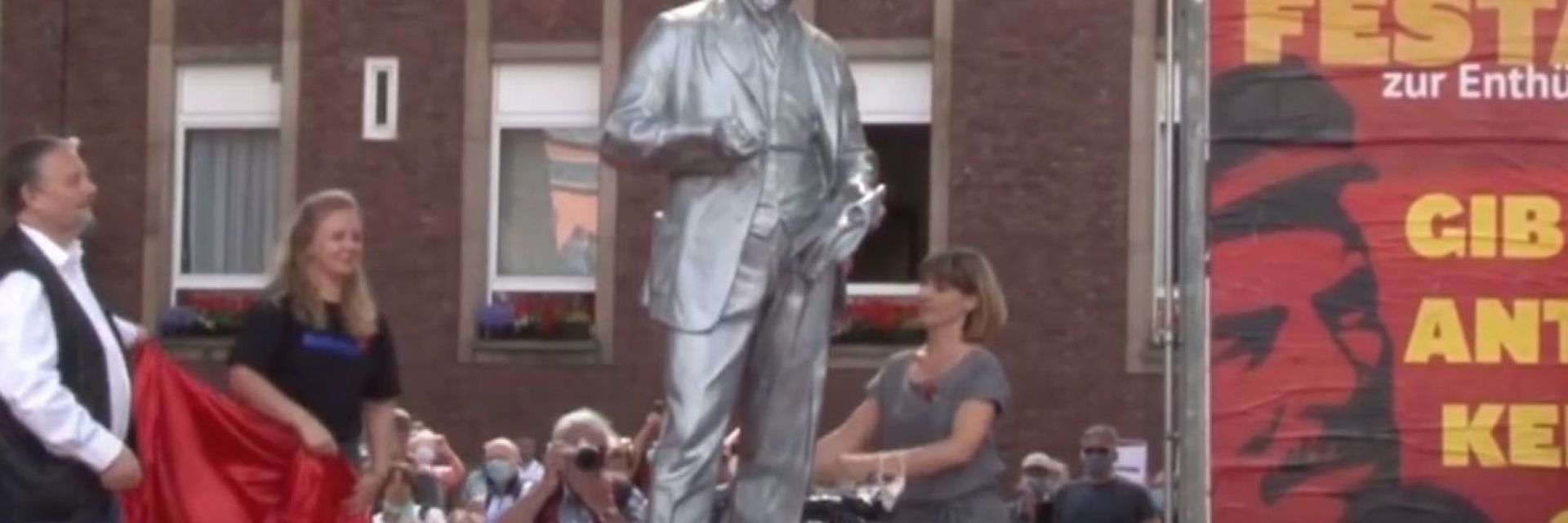 Вдигнаха паметник на Ленин в Гелзенкирхен (видео)