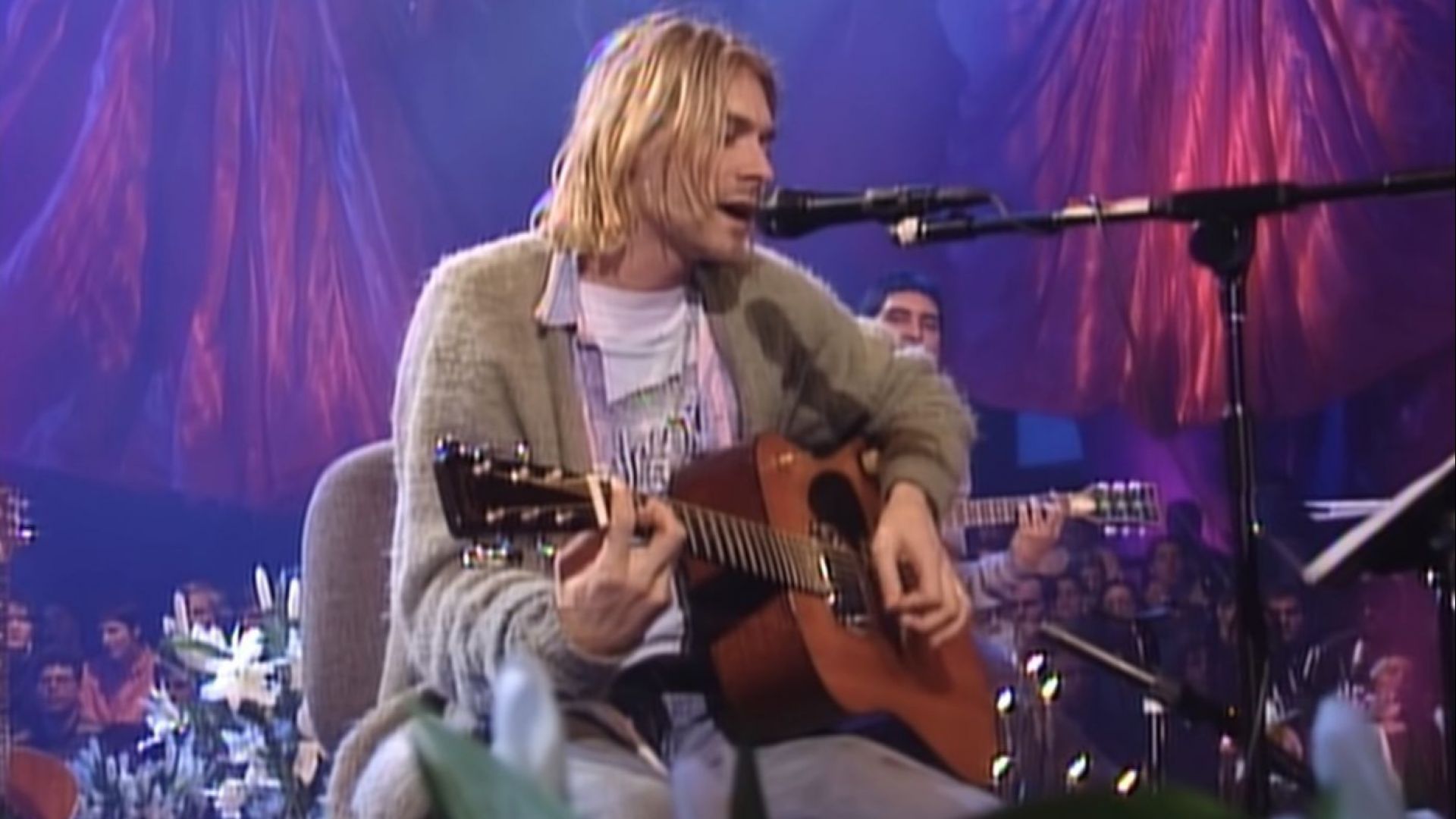 Продадоха за $6 млн. китарата на Кърт Кобейн от шоуто "MTV Unplugged" през 93-та