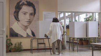 В Сърбия гласуват на парламентарни избори