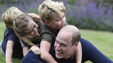Принц Уилям публикува свои снимки по случай рождения си ден и Деня на бащата