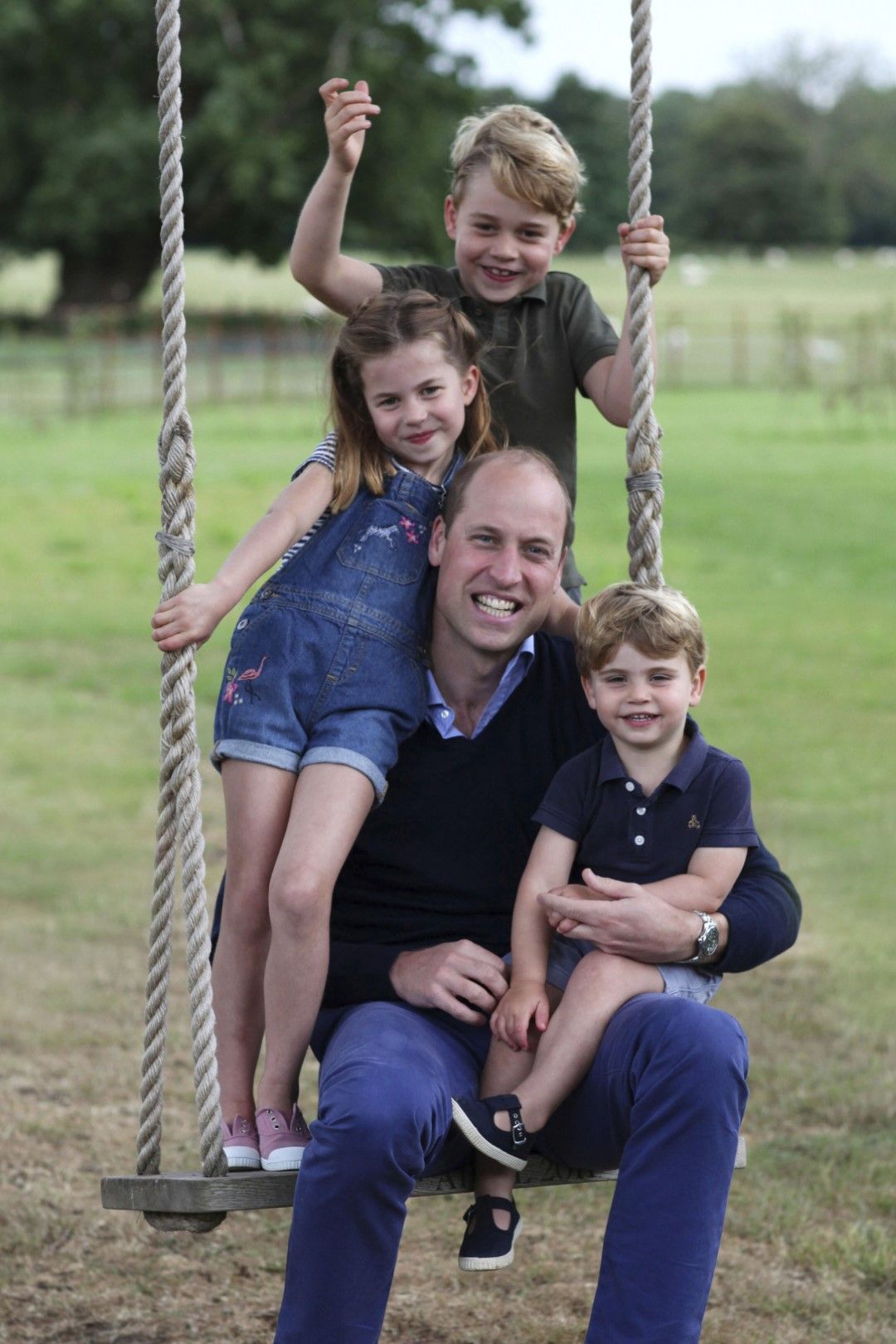 Принц Уилям с трите си деца