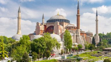Висш съпартиец на Ердоган: Дай Боже, "Света София" веднага да отвори за мюсюлмански богослужения