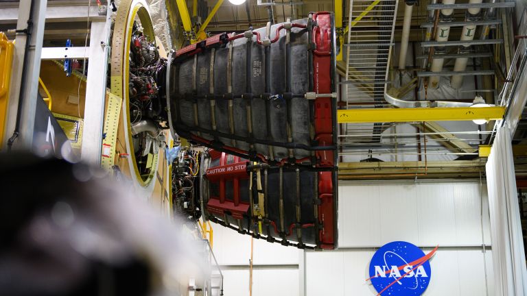 НАСА може да преосмисли плановете си за Луната след преустановения тест на ракетни двигатели