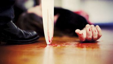 Нападател намушка с нож шофьор на кола в Германия а