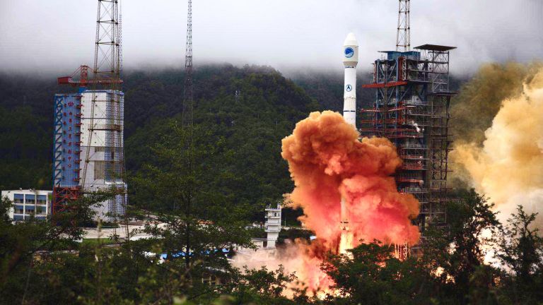 Китай издигна последния сателит от системата BeiDou