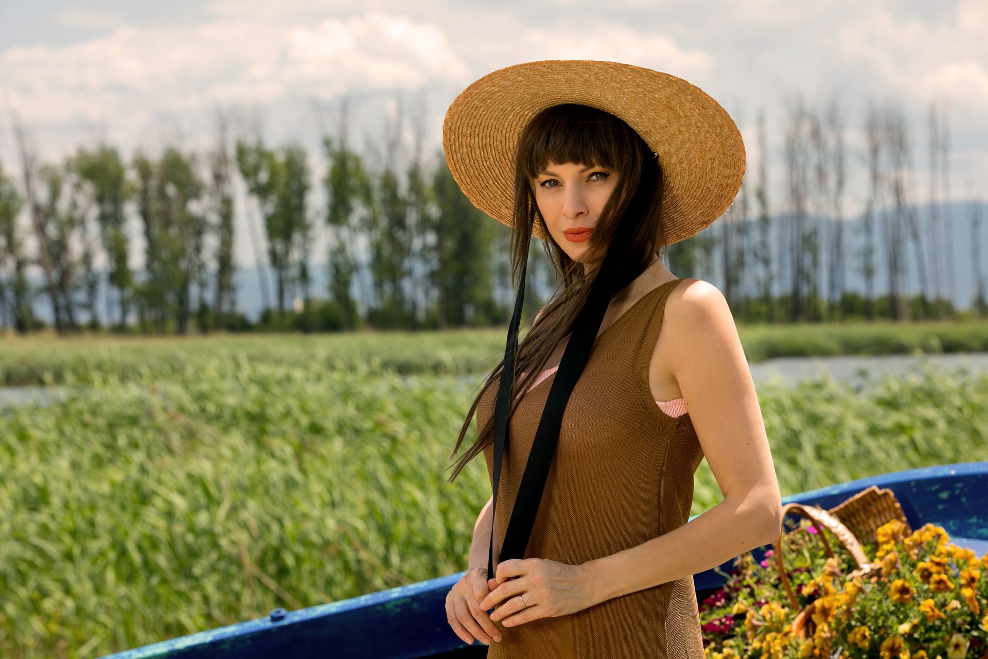 Лилия Маравиля - рокля (архив), шапка Under The Sun; бански  H&M