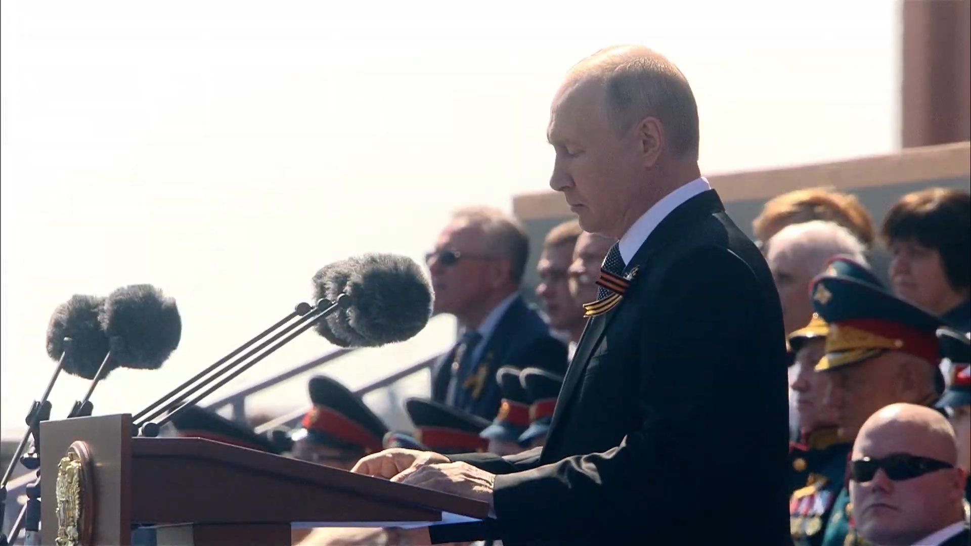 Владимир Путин държа реч в началото на Парада на победата