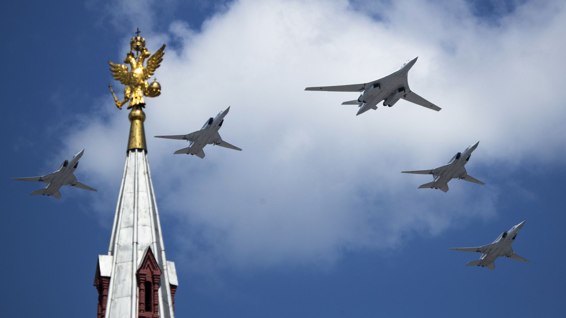 Бомбардировачите Ту-22 и Ту-160 в средата