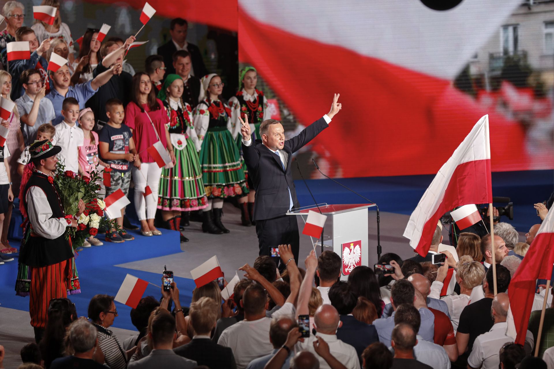 Анджей Дуда води след първия тур на президентските избори в Полша 
