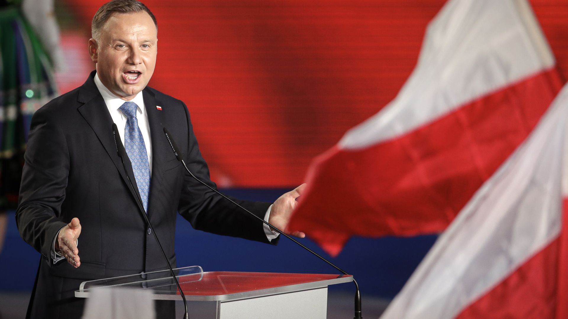 Полският президент Анджей Дуда печели още един мандат, спаси Качински от неудобен сценарий