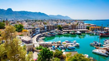 Пристигащите в Кипър българи вече трябва да представят документ за отрицателен тест за коронавирус