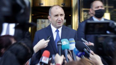 Радев: Рокадите в кабинета са опит за печелене на време, но след години лъжи България се събуди