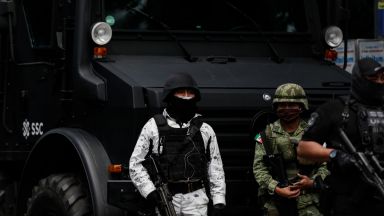 Картелът "Халиско" стреля по шефа на полицията в столицата на Мексико  (снимки)