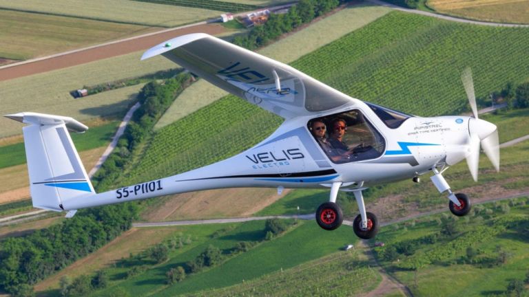 Европа сертифицира първи електрически самолет